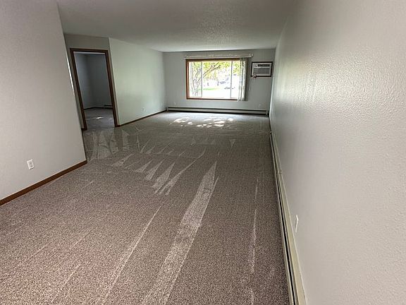 5th image of 127 Stuttgart Dr #1