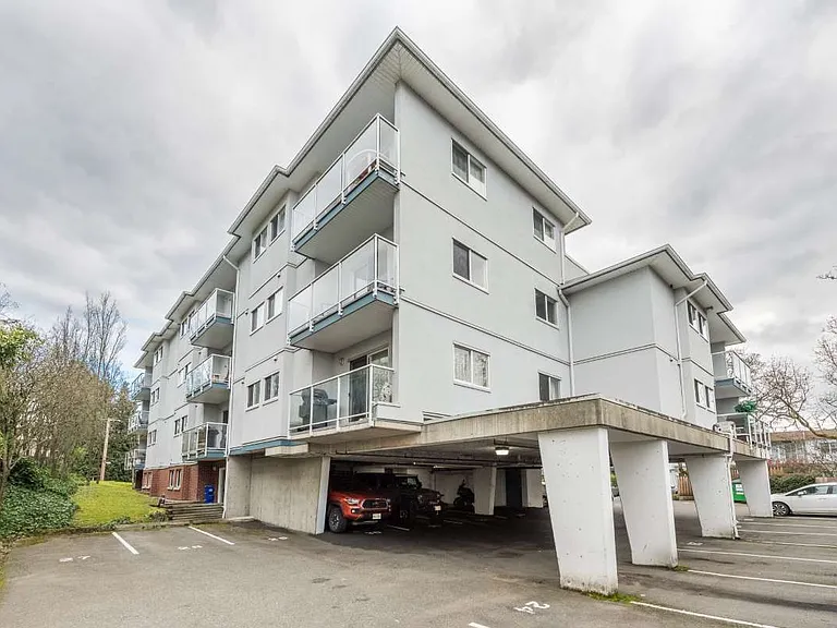 3234 Quadra St — Photo 1