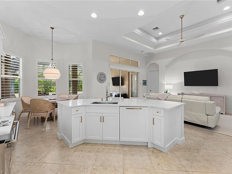 7831 Valencia Ct — Photo 24