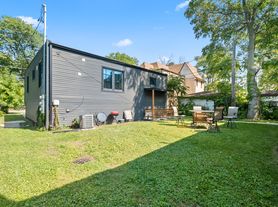 2307 Lake St
