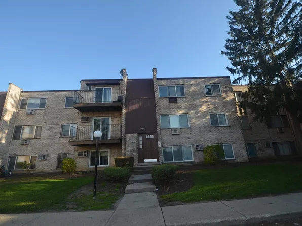 409 Inland Dr #2A, Wheeling, IL 60090