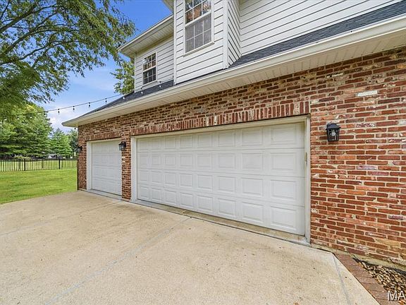 3rd image of 1715 Cameron Ct