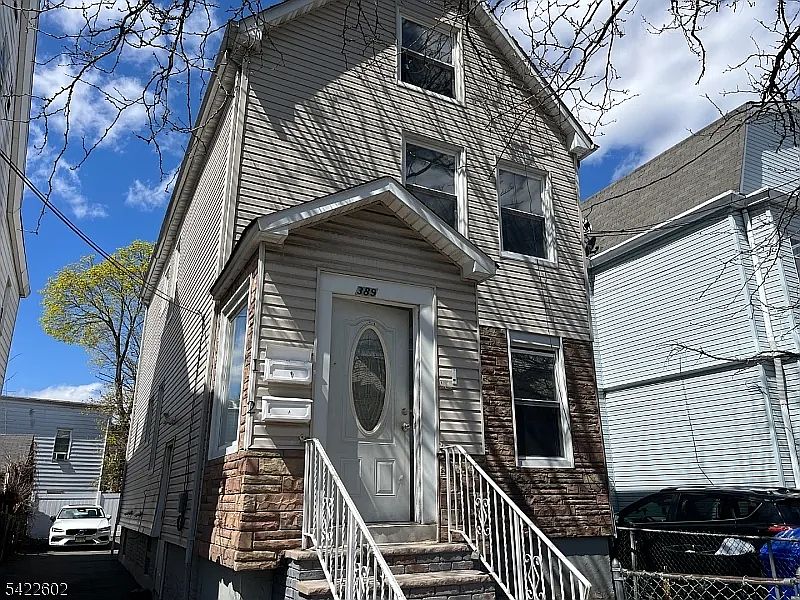 1st image of 389 Myrtle Ave #1