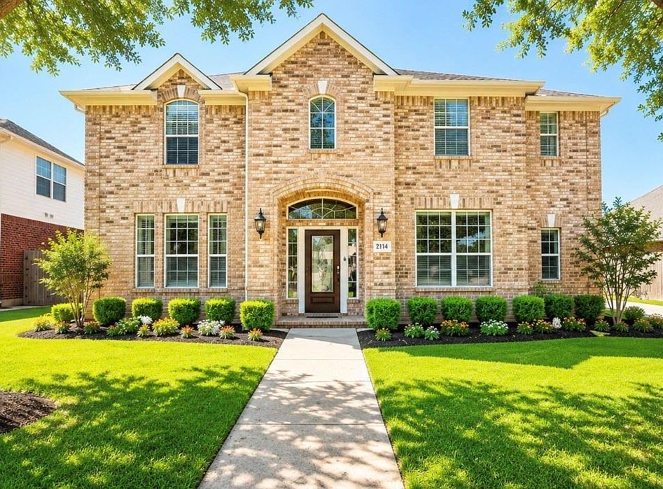 1st image of 2114 Fortuna Bella Dr