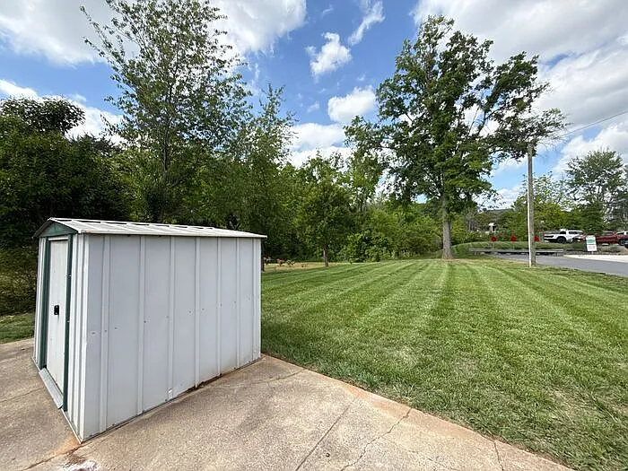 300 E Peterson Dr — Photo 17