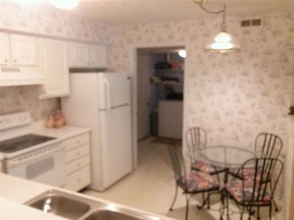 5th image of 150 Gateway Dr APT C