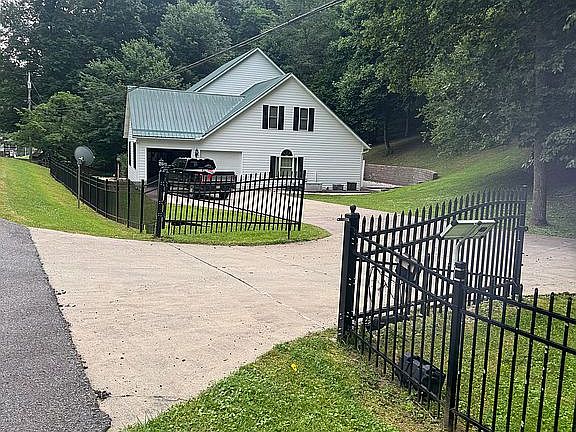 2nd image of 175 Woodlyn Dr