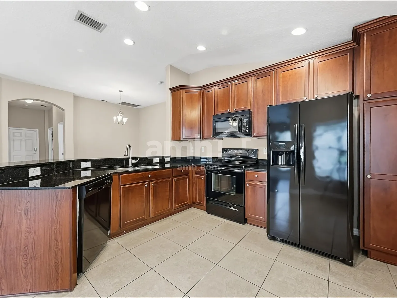 4 bed, 2.0 bath, 1731 sqft, $2,070 — Photo 4