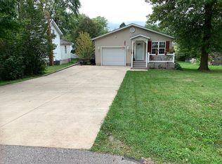 214 Stratford Ave, Wadsworth, OH 44281