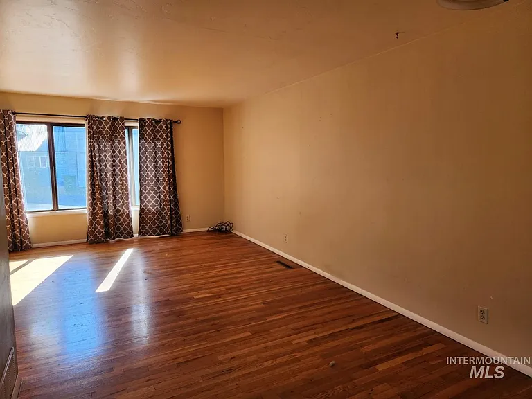 106 E Whiteley Ave — Photo 30