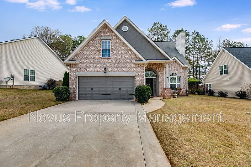 4 bed, 2.5 bath, 2100 sqft, $2,295 — Photo 2