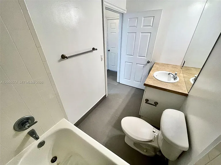 1919 Van Buren St #818A — Photo 26
