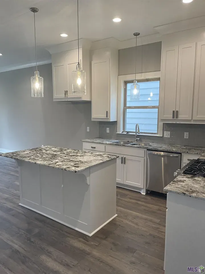 15614 Fieldside Ave — Photo 2