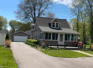 127 Mackinac St, Harsens Island, MI 48028