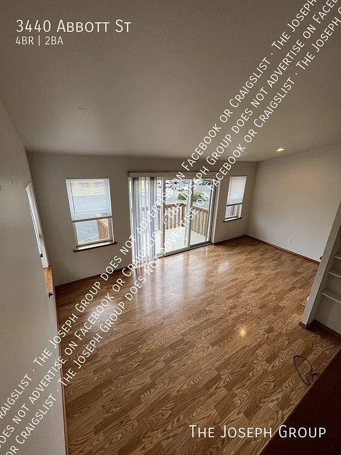 Spacious 4-Bedroom Home in Bellingham! — Photo 4