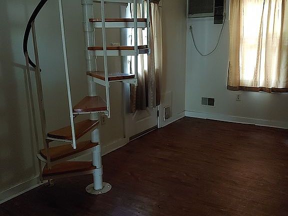5th image of 522 S Woodbine Ave