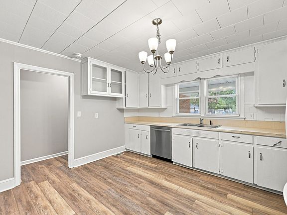 4th image of 1305 Erwin Rd