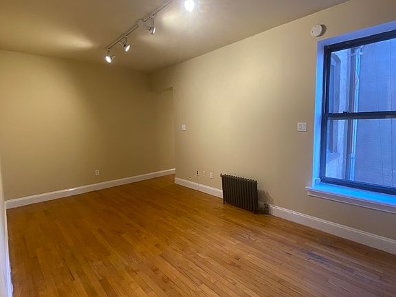 5th image of 239 E 5th St APT 5C