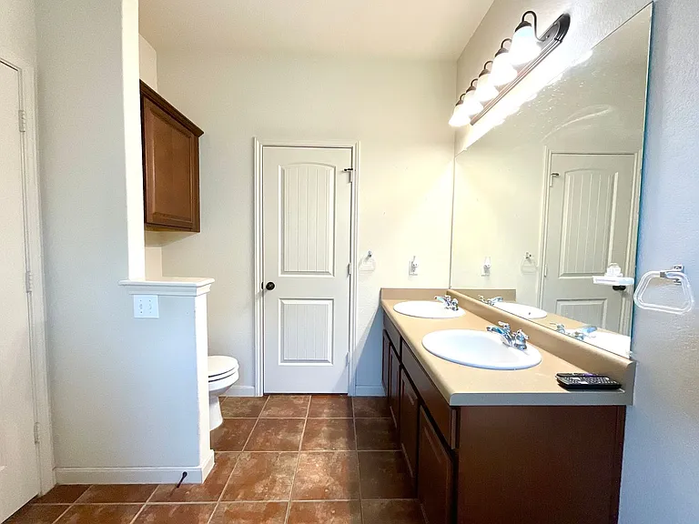 1058 Stone Br — Photo 19