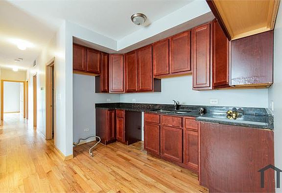3rd image of 3901 W Van Buren St APT 2