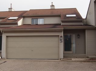 608 Cheshire Ct #1, Rochester Hills, MI 48307