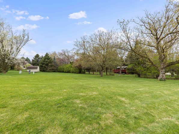 111 Brandywine Dr SE, Poplar Grove, IL 61065