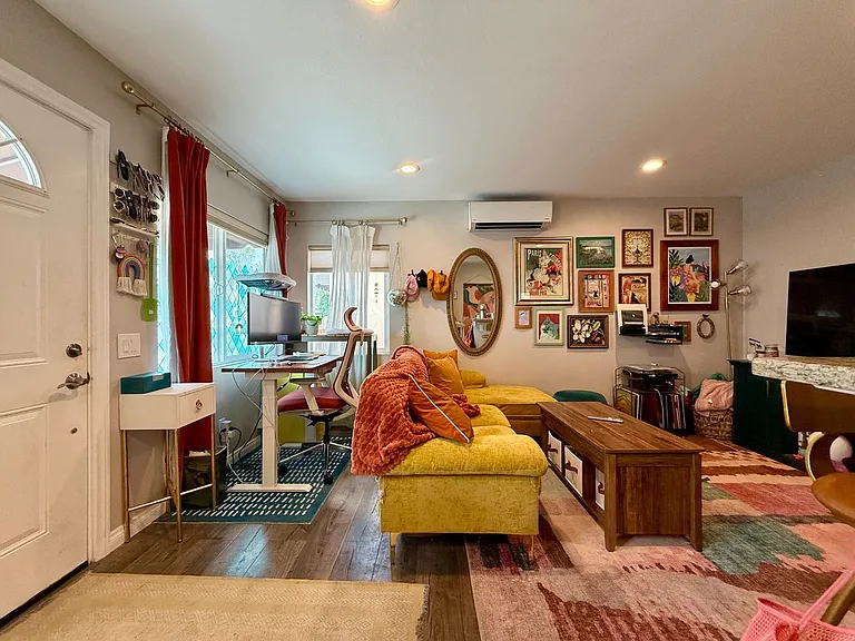 Modern Bungalow with W/D + A/C! Assigned Parking Included & 1 Garage Storage! — Photo 15