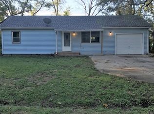 933 E 21st Ter, Lawrence, KS 66046