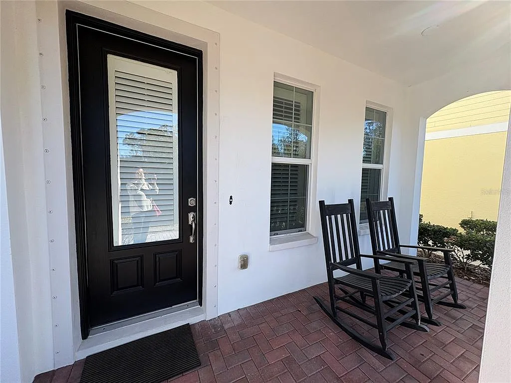 3 bed, 7.0 bath, 1392 sqft, $2,800 — Photo 3