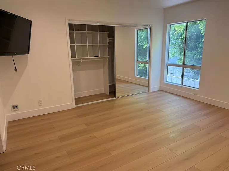 4807 Woodley Ave — Photo 9