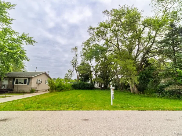 361 Greenlawn St, Ypsilanti, MI 48198