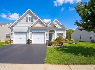 21 W Campania Lane, Farmingdale, NJ 07727