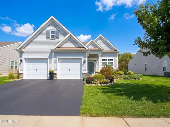 21 W Campania Lane, Farmingdale, NJ 07727