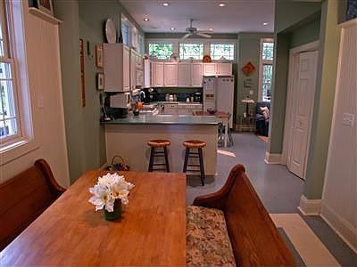 4th image of 2855 Victoria Ave