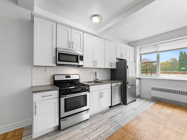 3850 Hudson Manor Terrace image 10 of 32