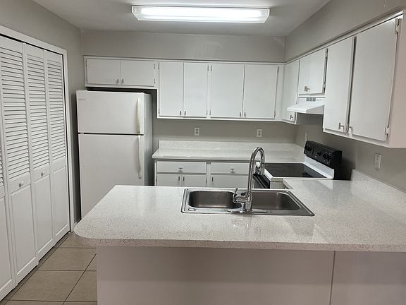 2nd image of 821 NE 8th St
