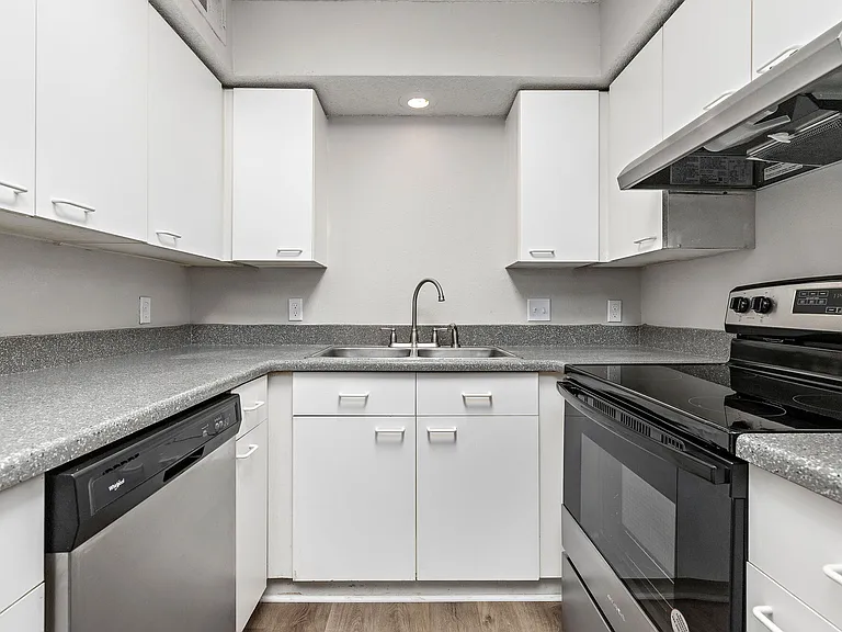 Oak Ridge Park Apartments — Photo 20