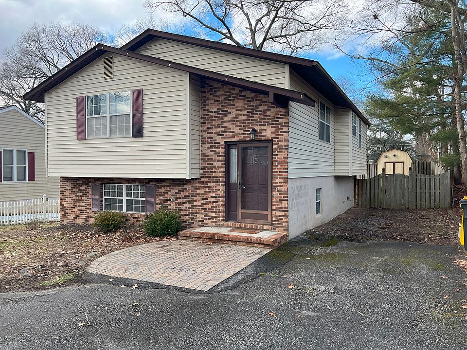 1st image of 608 West Dr