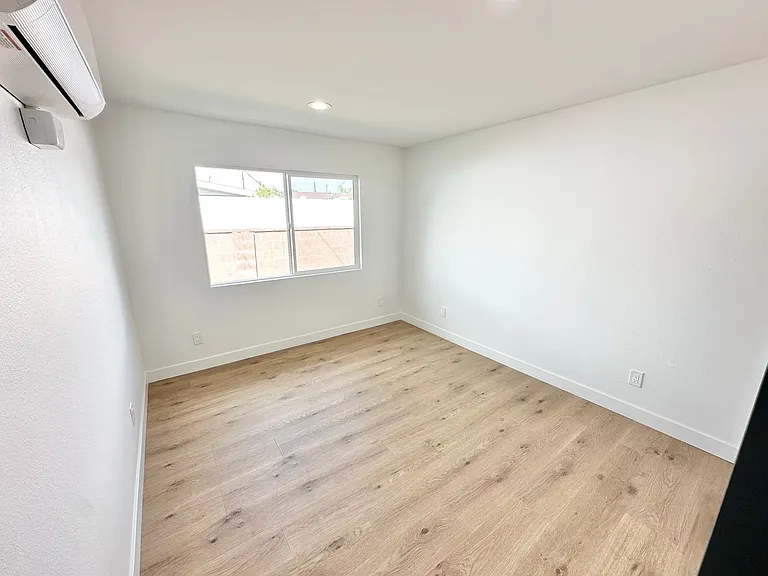 11565 Wasco Rd — Photo 6