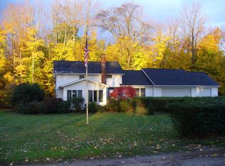 1101 Bell Rd, Chagrin Falls, OH 44022