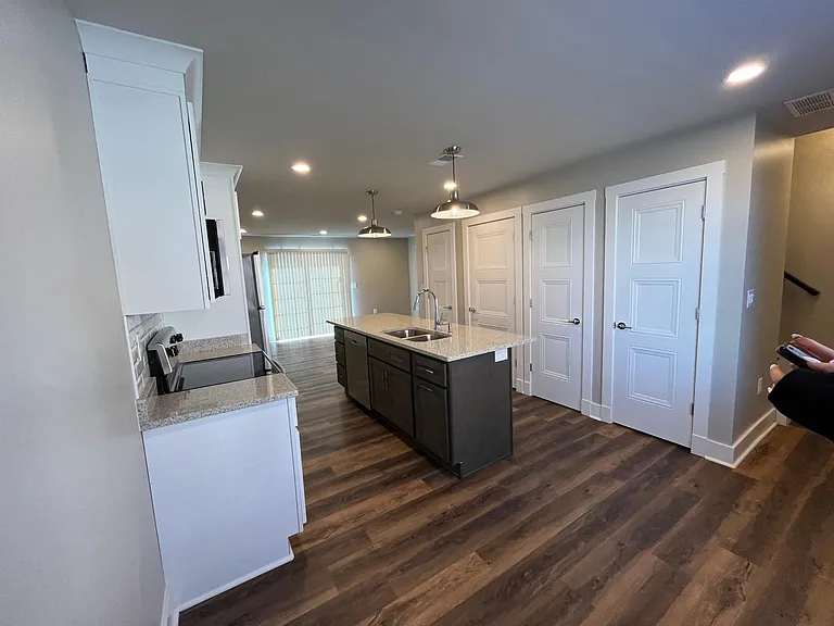 82 Saint James Ct — Photo 11