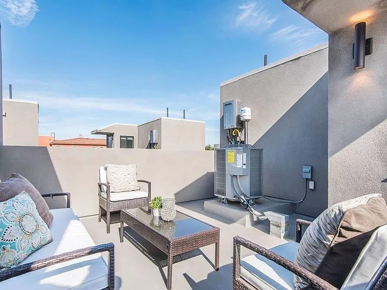 8748 Reading Ave — Photo 32
