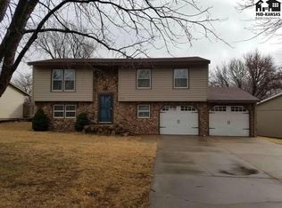 906 Iowa Ave, Pratt, KS 67124