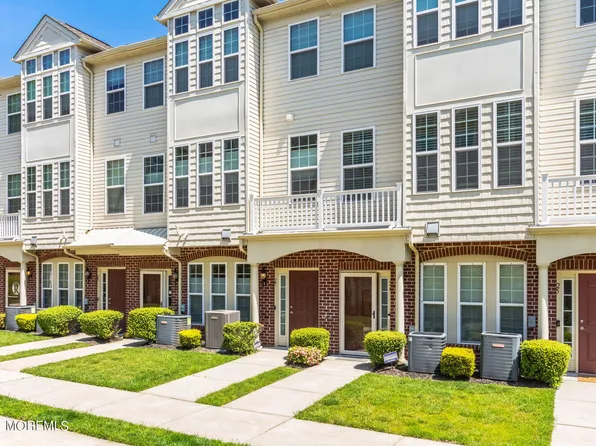 27 Jake Drive, Tinton Falls, NJ 07712
