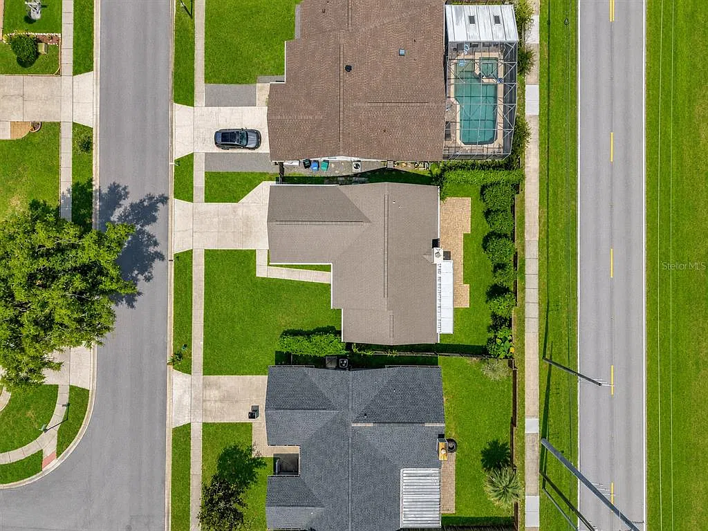 3 bed, 2.0 bath, 1289 sqft, $2,300 — Photo 2