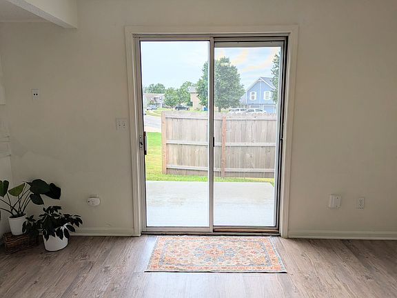 Screen door to back patio