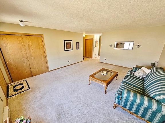 3rd image of 911 5th Ave SW