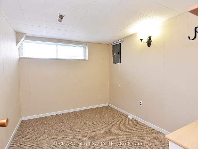 70 Greystone Cres — Photo 19