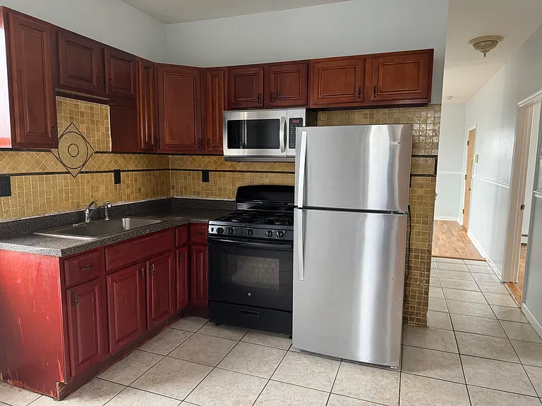 590 Hawthorne Ave #1 — Photo 8