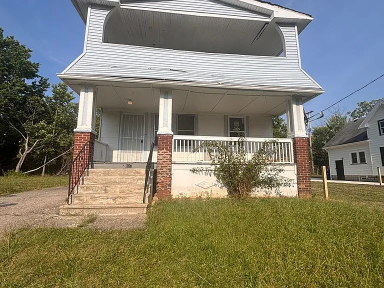 3037 E 121st St — Photo 3